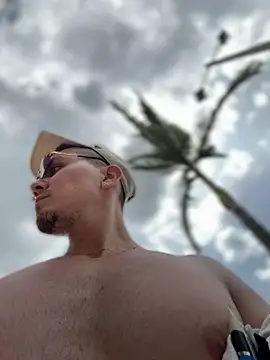 Snapshot of adam-rivera chatting on October 2025 05:35:01 PM adam-rivera online show from October 2025 05:35:01 PM