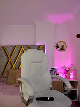 Aurora Brownn online show from February 2025 09:32:02 AM