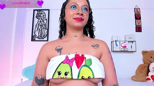 Mari Sweett online show from February 2025 01:00:01 AM