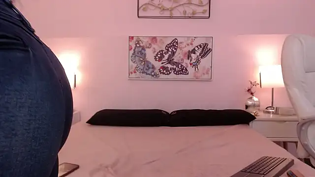 sara17  online show from October 2025 04:13:01 AM