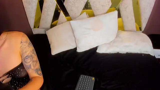 Snapshot of Amelia_lorenz chatting on December 2024 12:22:01 AM Amelia lorenz online show from December 2024 12:22:01 AM