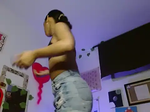 Snapshot of Melody200420 chatting on October 2025 11:20:01 PM Melody200420 online show from October 2025 11:20:01 PM