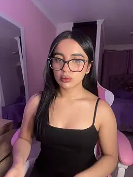 Snapshot of Emily-14 chatting on April 2026 04:38:01 AM Emily-14 online show from April 2026 04:38:01 AM