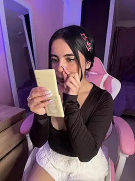 Snapshot of Emily-14 chatting on May 2026 04:20:01 AM Emily-14 online show from May 2026 04:20:01 AM