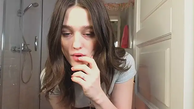 Mia Mia M online show from February 2025 05:40:02 AM