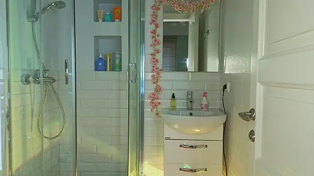 Mia Mia M online show from February 2025 11:47:02 AM