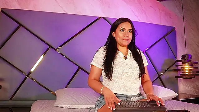 giorgia 13 online show from November 2025 03:17:02 AM