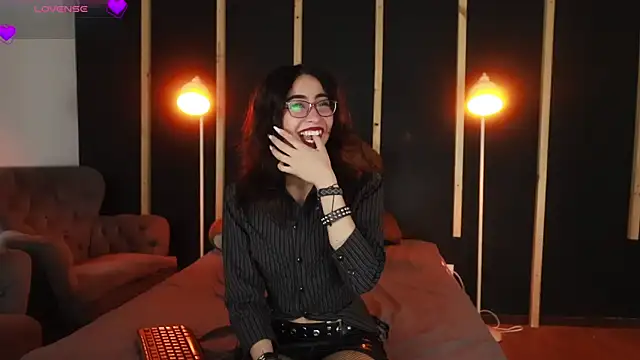 vampy dolll online show from March 2025 09:06:02 PM