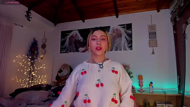 cuteweed420 online show from April 2026 02:06:01 AM