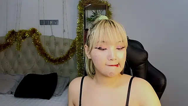 Milla Aheo online show from December 2024 06:56:02 PM