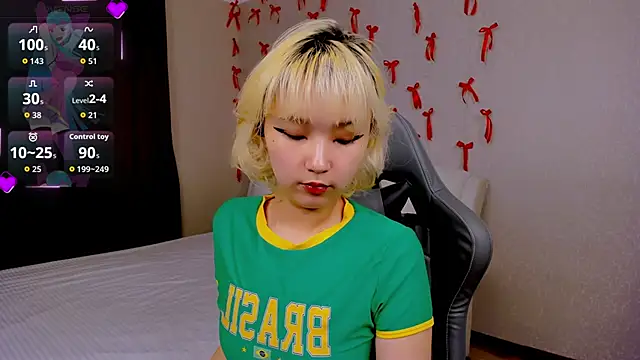 Snapshot of Milla_Aheo chatting on February 2026 01:17:01 PM Milla Aheo online show from February 2026 01:17:01 PM