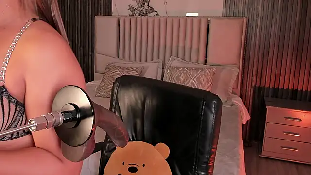 Lillyortiz online show from February 2026 08:15:01 PM