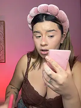Snapshot of SaraBraun_ chatting on July 2026 03:59:01 PM SaraBraun online show from July 2026 03:59:01 PM