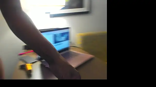 LuckiXCX online show from January 2025 08:27:02 AM