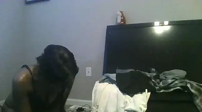 LuckiXCX online show from January 2025 05:15:02 PM