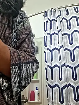 LuckiXCX online show from April 2026 08:37:01 AM