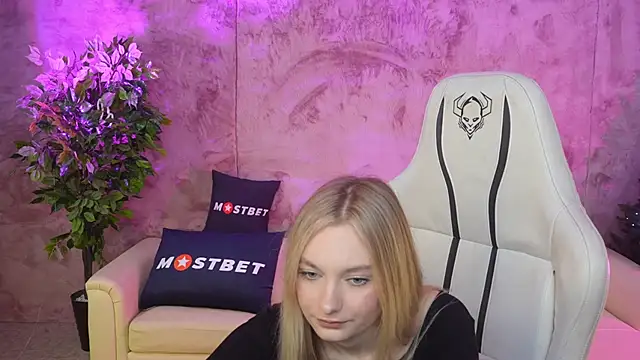 Ewa Pearl online show from January 2025 01:52:02 PM