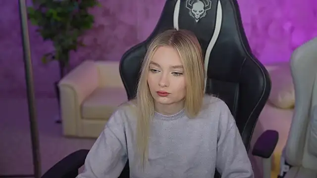 Ewa Pearl online show from March 2025 07:43:02 AM