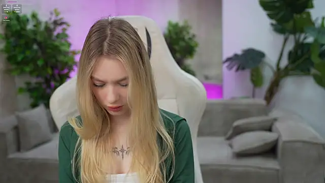 Ewa Pearl online show from March 2025 07:37:02 AM