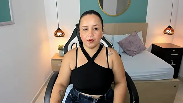 linda rios  online show from February 2025 07:02:01 PM