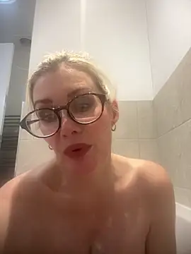 Englishhotwife4u online show from December 2024 03:09:02 PM