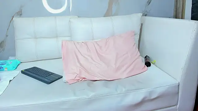 Milaspetite online show from March 2025 01:25:02 AM