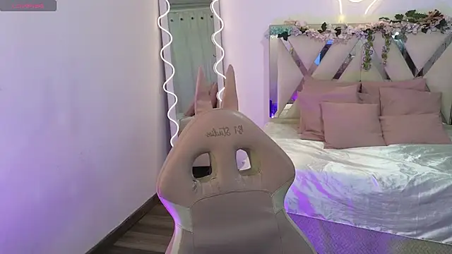 kittystart tay online show from February 2025 07:16:01 PM