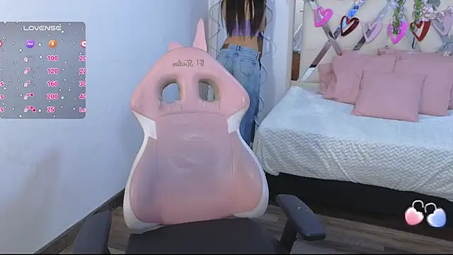 kittystart tay online show from March 2025 07:38:01 PM