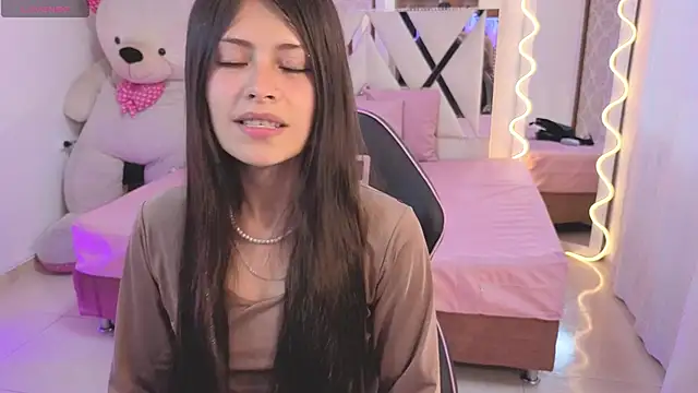 kittystart tay online show from November 2025 07:28:01 PM