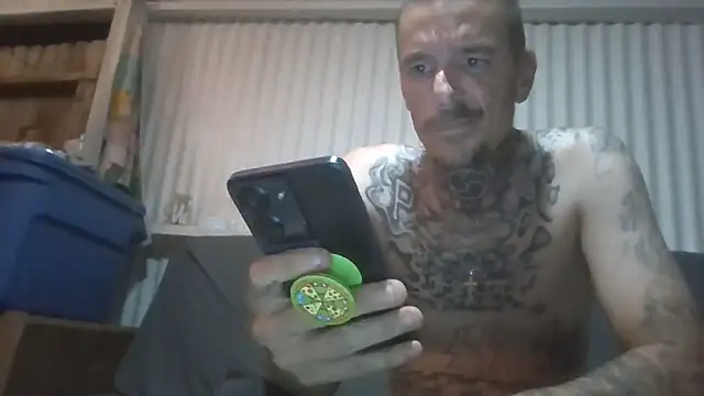 Snapshot of DaddyDifferent chatting on May 2026 08:29:01 AM DaddyDifferent online show from May 2026 08:29:01 AM