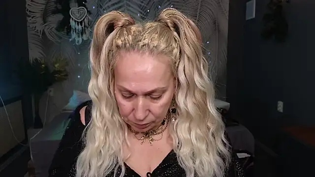 Penelope Pinky online show from January 2025 08:00:01 PM