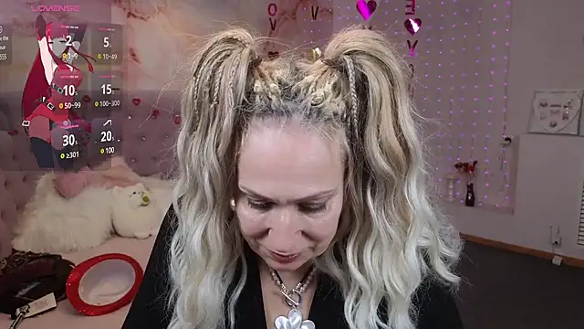 Penelope Pinky online show from February 2025 08:41:02 PM