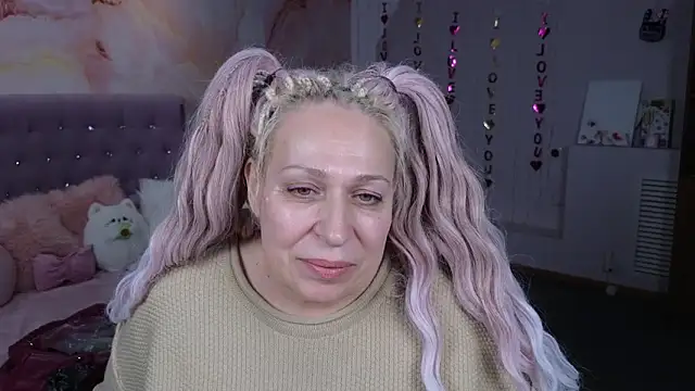 Penelope Pinky online show from March 2025 08:32:02 PM