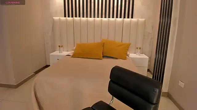 FernandaX1 online show from March 2025 06:26:02 PM