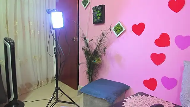 miss--flora online show from February 2025 06:17:02 AM