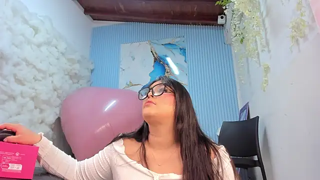 Danniela18  online show from May 2026 12:22:02 PM