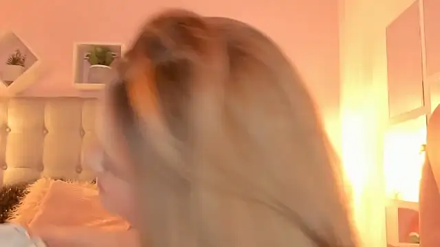 melanie hh online show from November 2025 04:01:02 AM