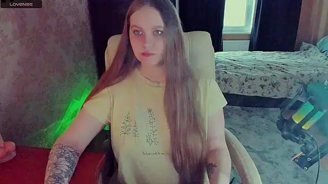 Snapshot of Alice_Dreamgirl_ chatting on February 2025 12:17:02 PM Alice Dreamgirl online show from February 2025 12:17:02 PM