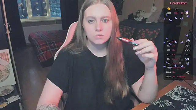 Snapshot of Alice_Dreamgirl_ chatting on December 2025 01:05:01 PM Alice Dreamgirl online show from December 2025 01:05:01 PM