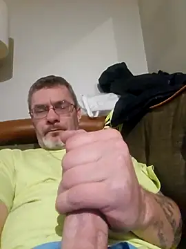 Snapshot of tileguyyy chatting on March 2026 05:44:01 AM tileguyyy online show from March 2026 05:44:01 AM