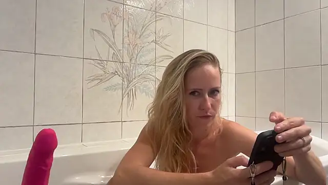 Emmy frenchie online show from September 2025 06:53:02 PM