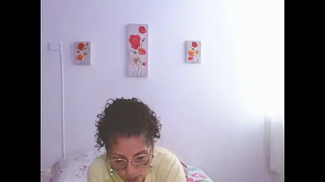 Snapshot of arianna_ros3 chatting on June 2026 09:48:02 PM arianna ros3 online show from June 2026 09:48:02 PM