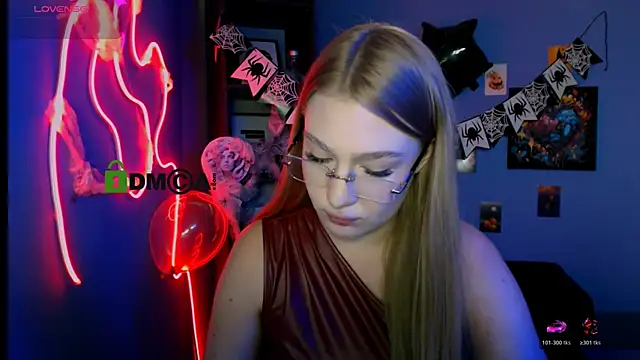 playful sophie online show from October 2025 05:28:01 PM