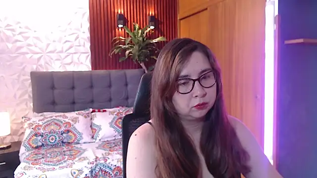 chloe prg online show from February 2025 03:53:02 PM