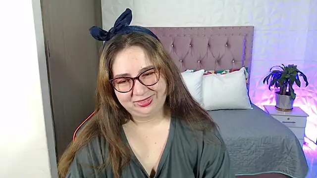 chloe prg online show from February 2025 12:51:02 PM