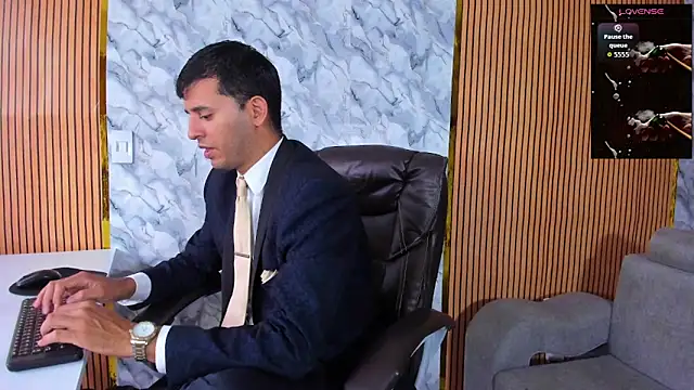 Hideintheoffice online show from September 2025 10:11:02 PM