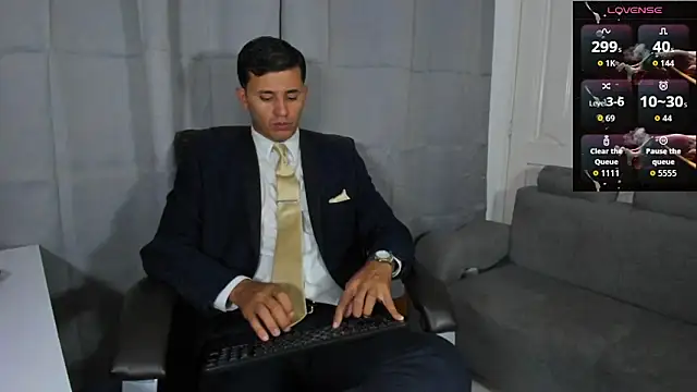 Hideintheoffice online show from October 2025 11:36:01 PM