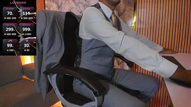 Hideintheoffice online show from October 2025 01:50:01 AM