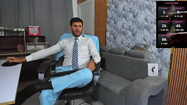 Hideintheoffice online show from February 2026 05:44:02 AM