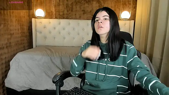 Snapshot of Maddy_bennet chatting on March 2025 08:55:02 AM Maddy bennet online show from March 2025 08:55:02 AM